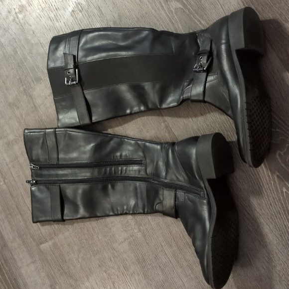 Boots - Picture 1 of 4